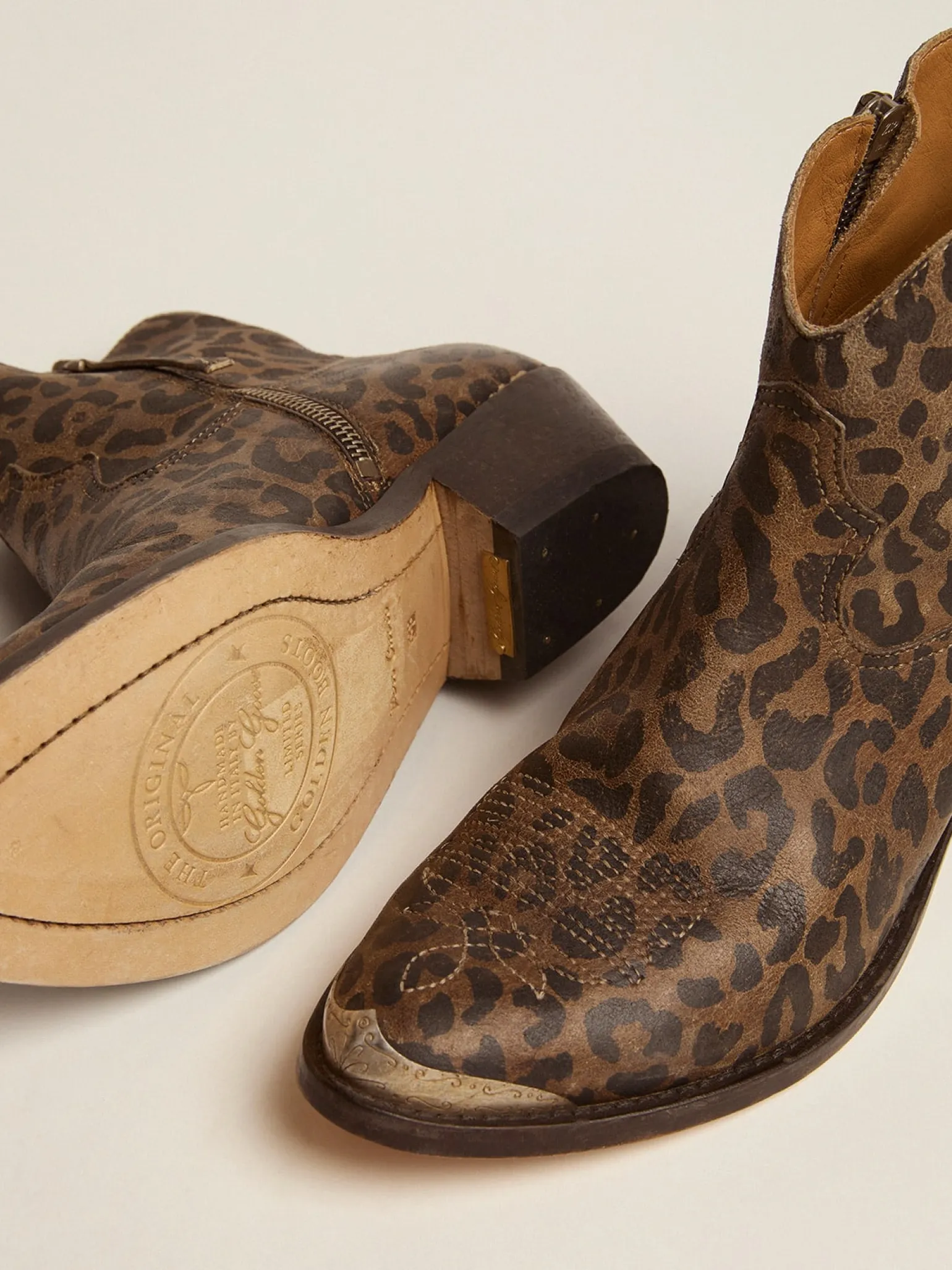 Best Ankle boot feminina de couro com estampa de leopardo MULHER Botas