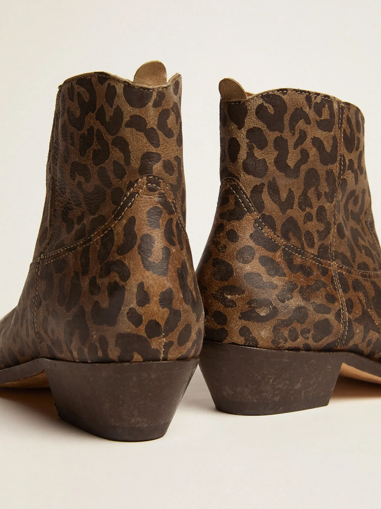 Best Ankle boot feminina de couro com estampa de leopardo MULHER Botas