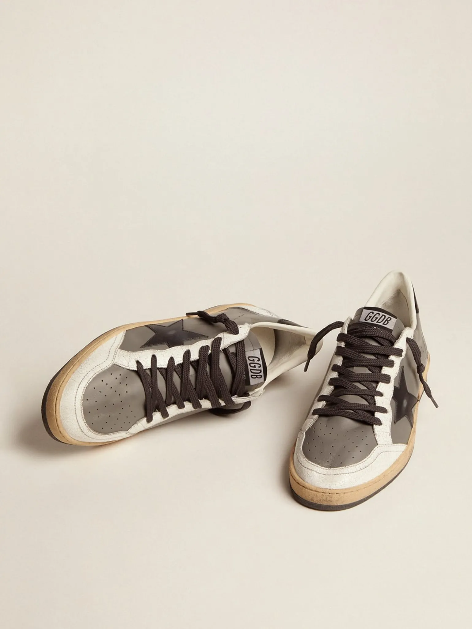 Online Ball Star masculino de couro cinza com estrela e talão pretos Ball Star