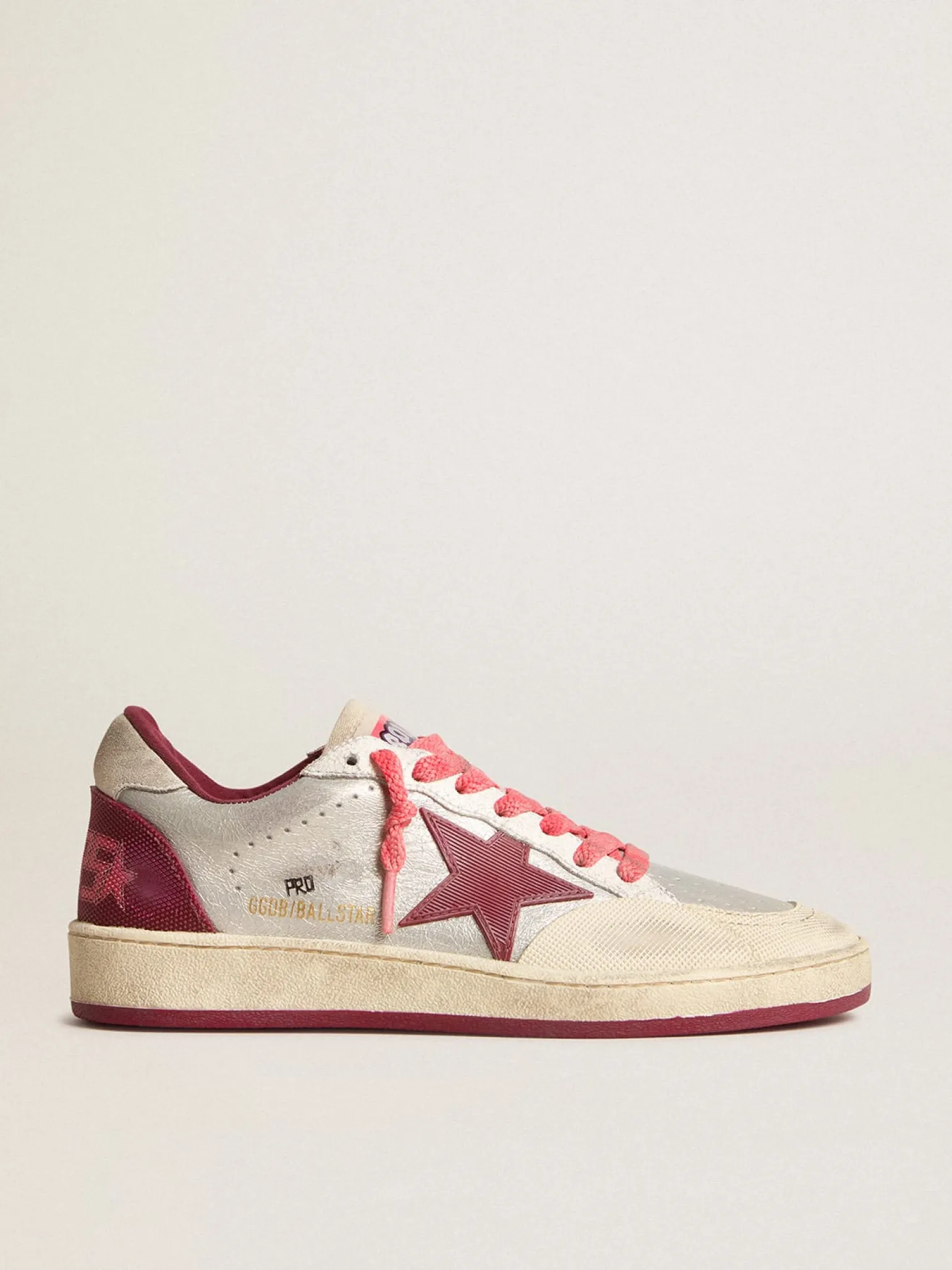 Shop Ball Star Pro Feminino de couro prateado craquelado com estrela bordô MULHER Ball Star