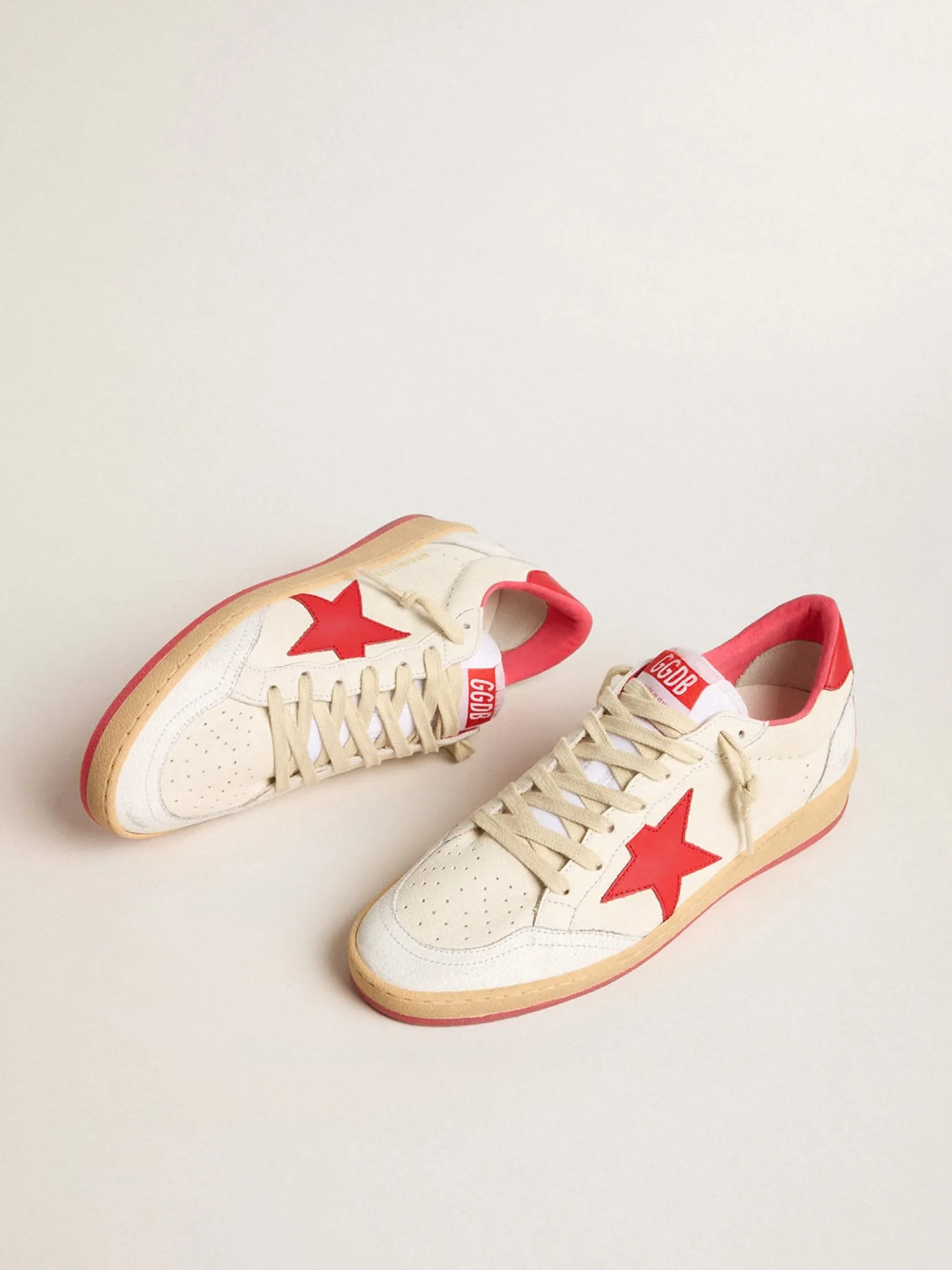 Clearance Ball Star Wishes Feminino de couro branco com estrela e talão vermelhos MULHER Ball Star