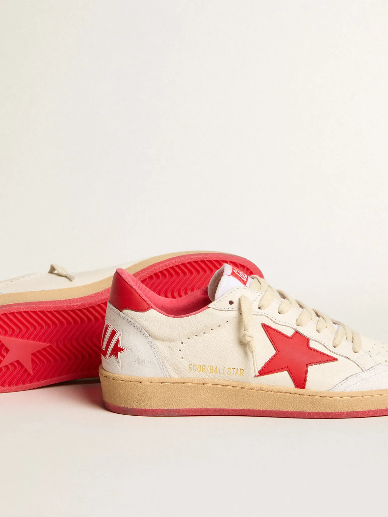 Clearance Ball Star Wishes Feminino de couro branco com estrela e talão vermelhos MULHER Ball Star