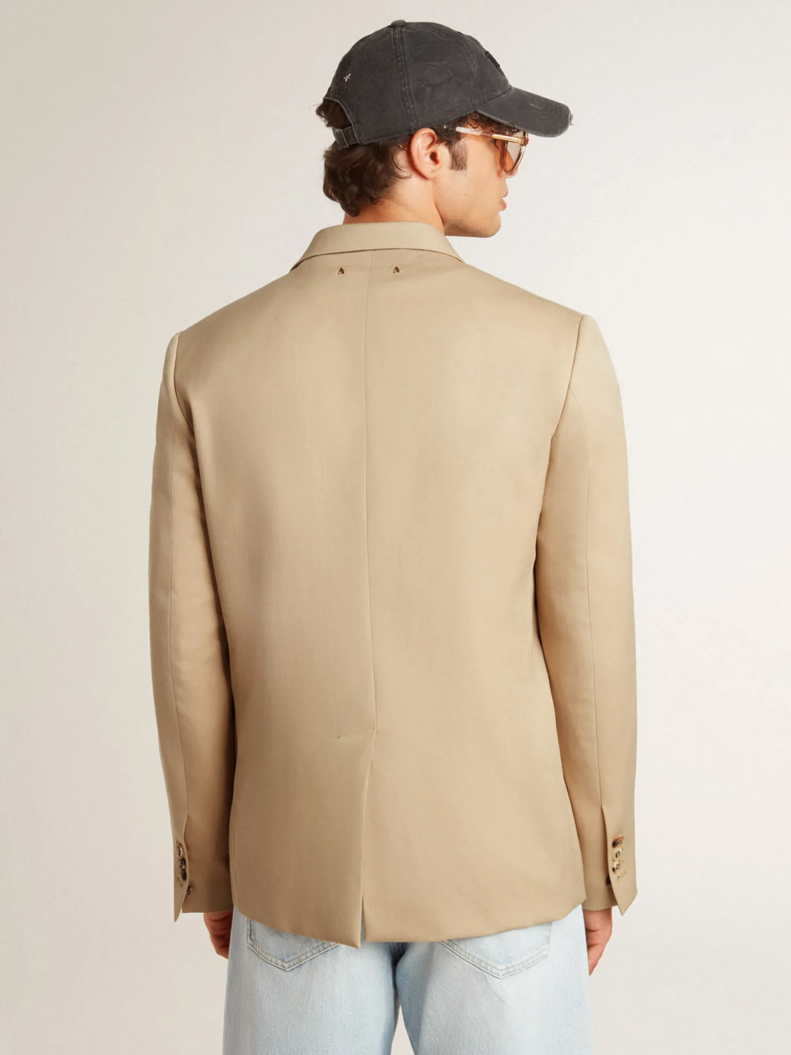 Fashion Blazer de abotoamento simples cor areia com botões de chifre Blazers