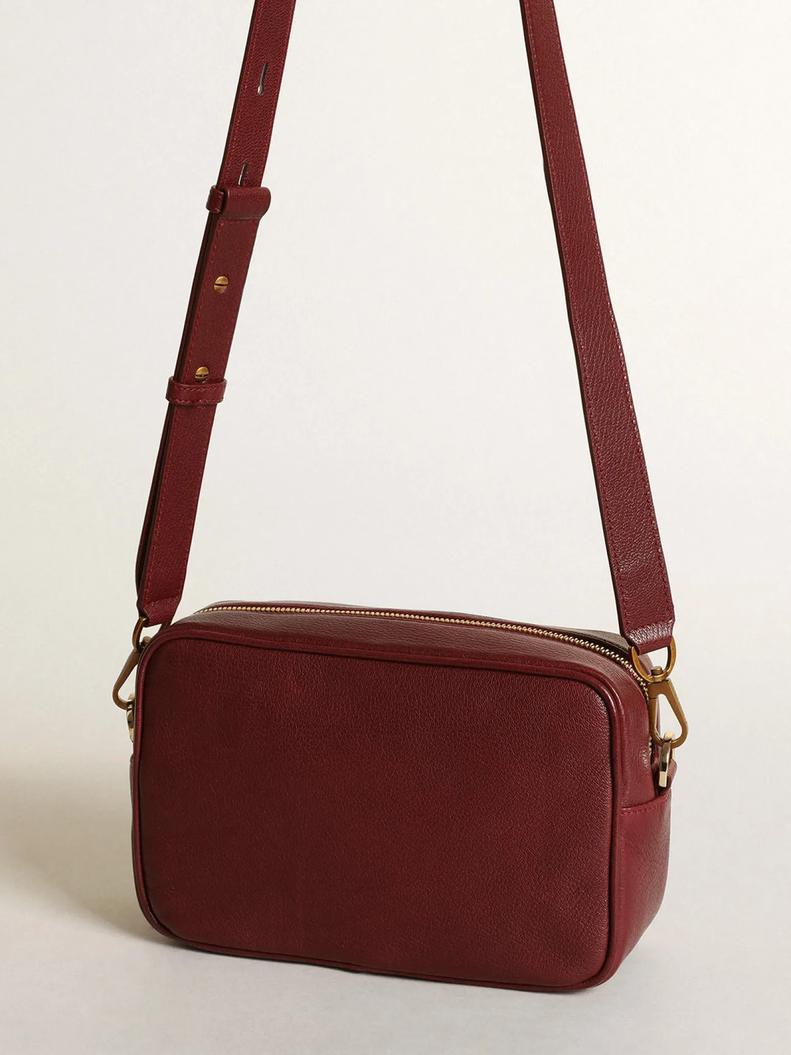 Flash Sale Bolsa Star feminina de couro bordô com estrela tom sobre tom MULHER Bolsas tiracolo