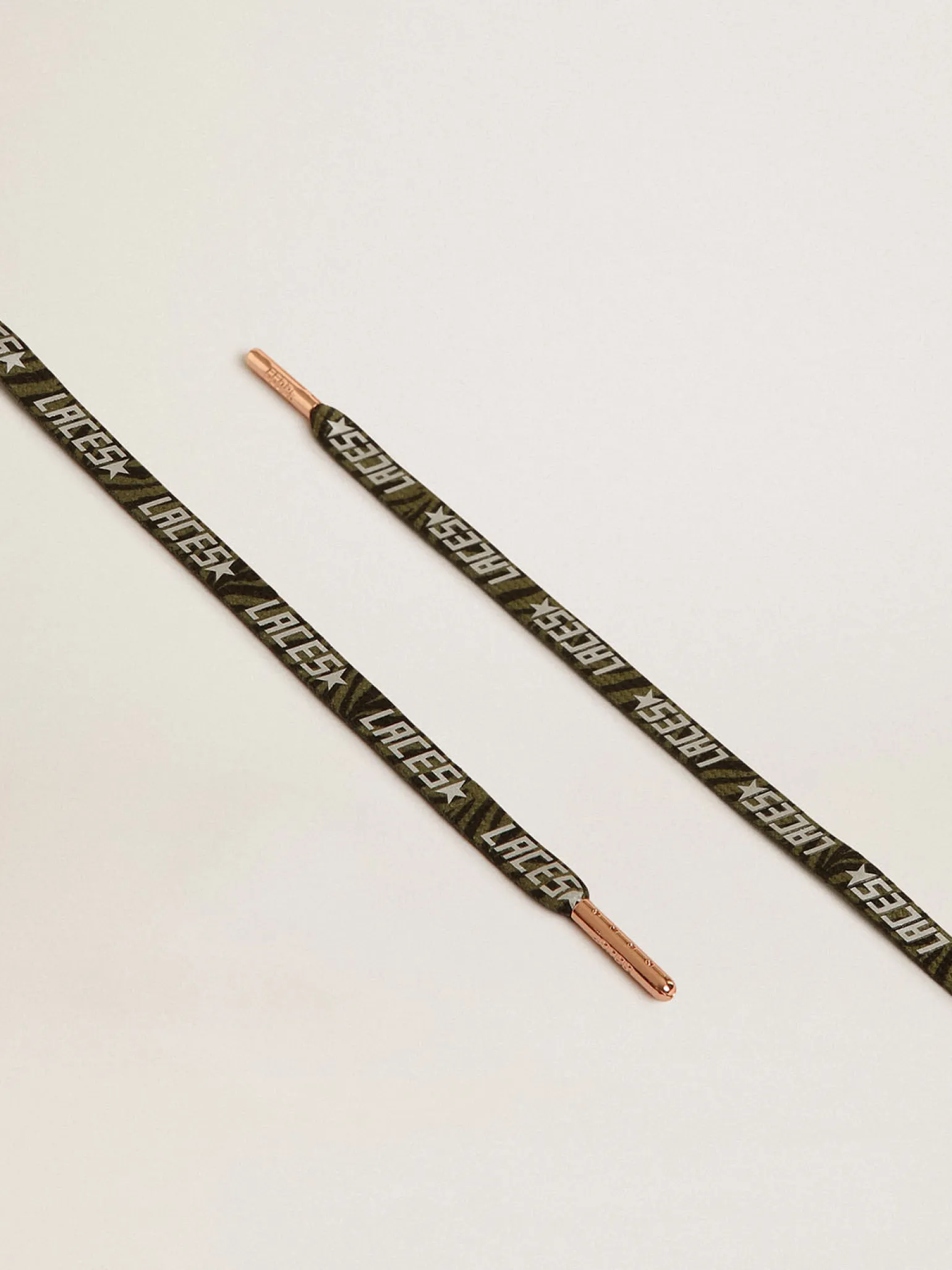 Sale Cadarços com estampa de zebra verde e preto com escritas Laces prateadas em contraste MULHER Cadarços | Cadarços