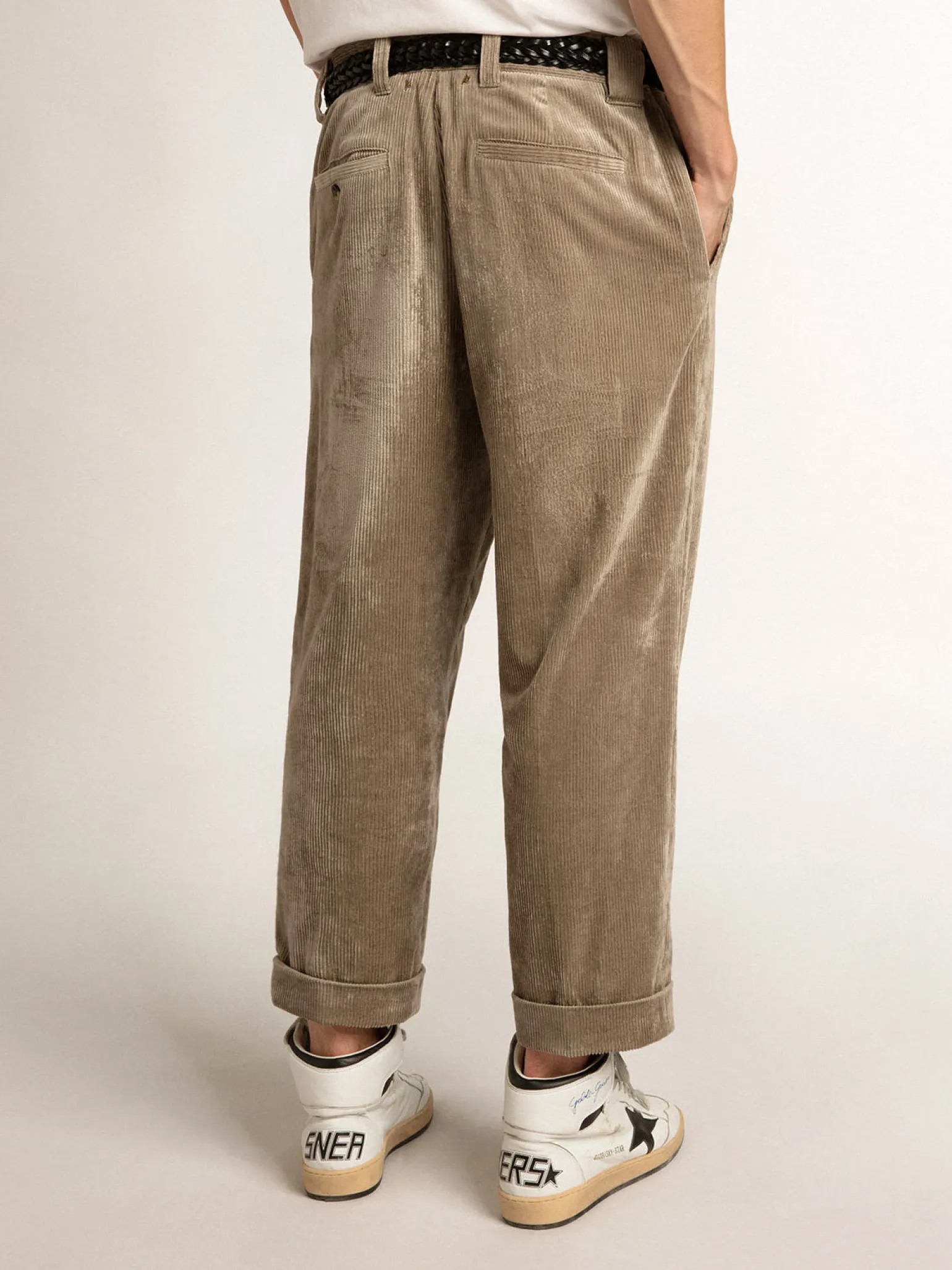 Shop Calça bege clara de veludo cotelê Jeans e calças