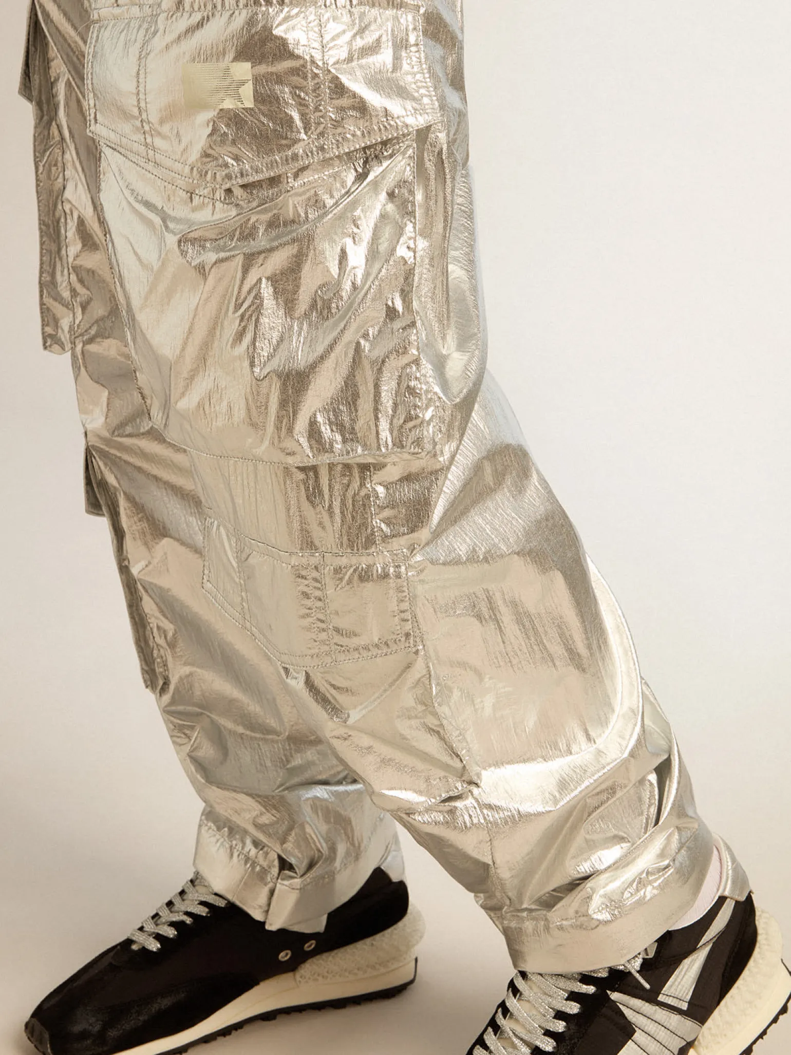 Hot Calça cargo masculina de tecido técnico prateado Jeans e calças