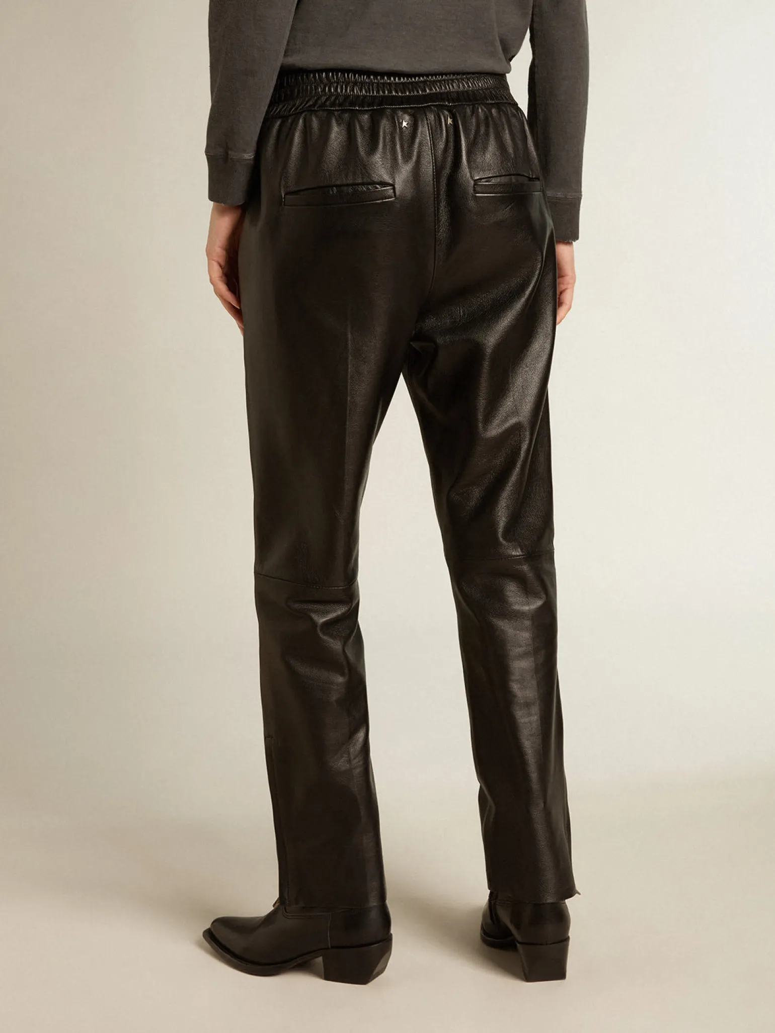 Fashion Calça de jogging preta de napa com zíper no fundo MULHER Jeans e calças