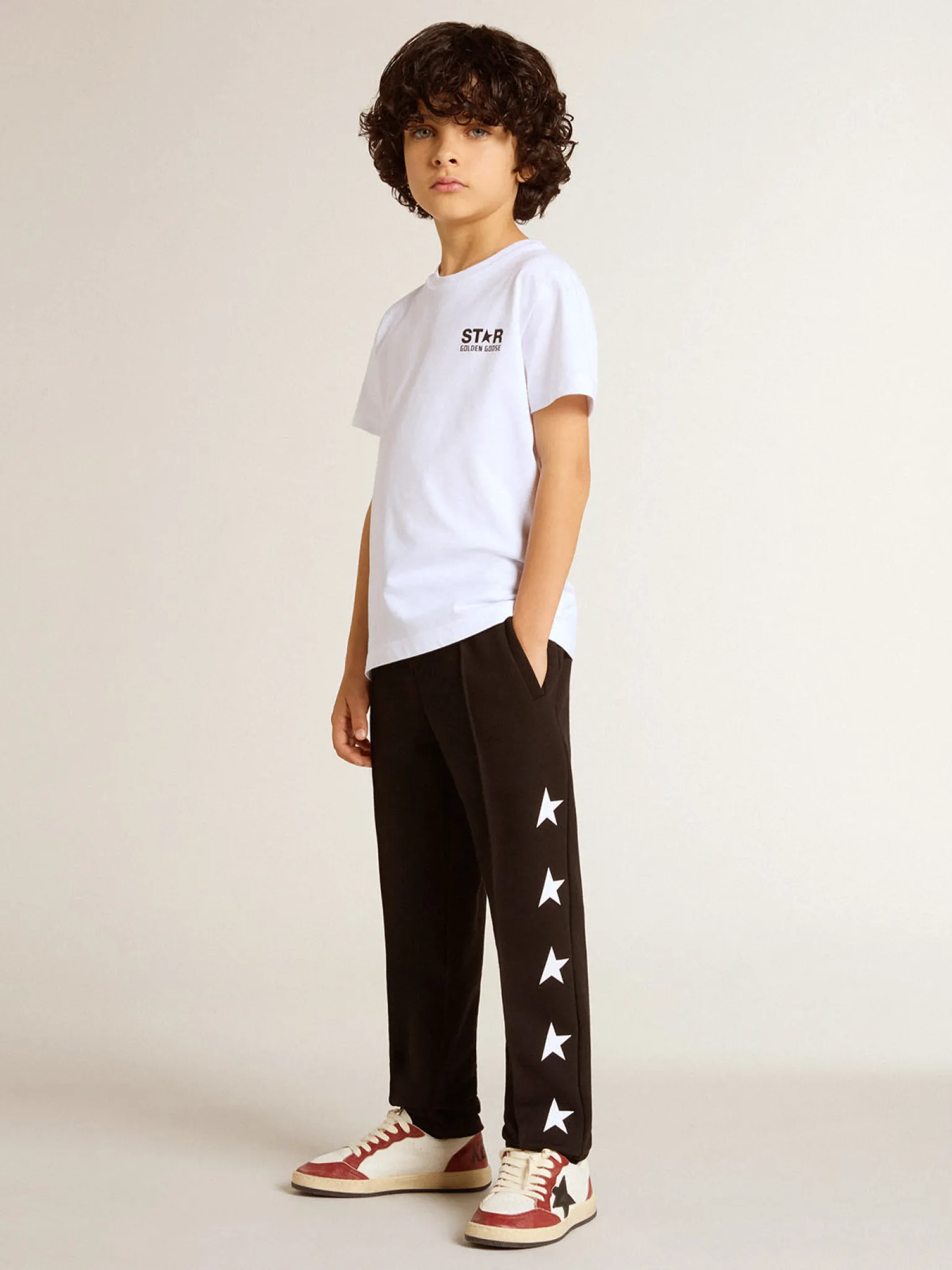Clearance Camiseta branca com logo e estrela pretos em contraste Roupas de cima (4-12 years) | Roupas de cima (4-12 years)
