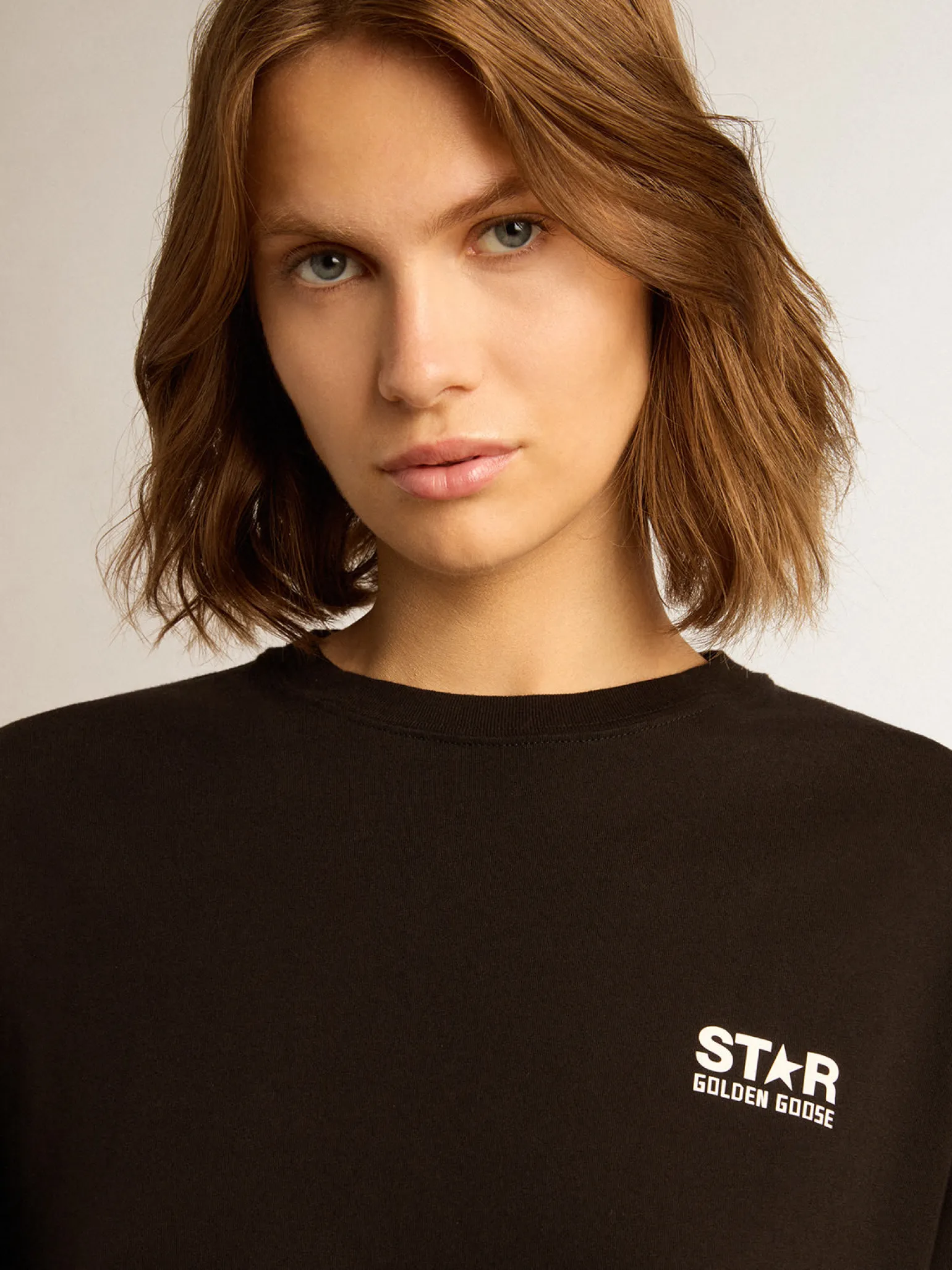 Flash Sale Camiseta preta Coleção Star com logo e estrela brancos em contraste MULHER Camisetas