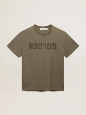 Shop Camiseta verde-oliva de caimento reto com a inscrição Golden na frente MULHER Camisetas