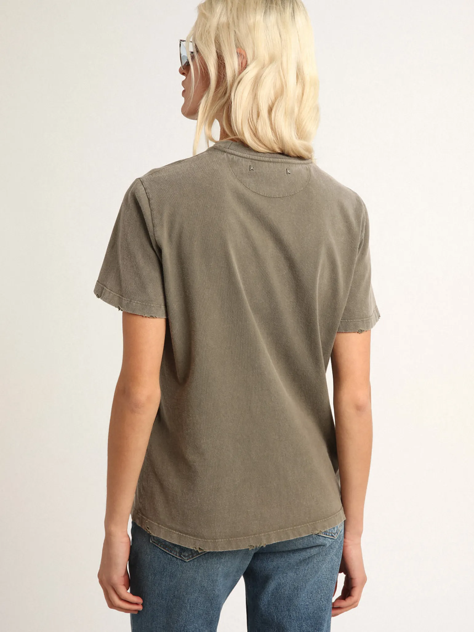 Shop Camiseta verde-oliva de caimento reto com a inscrição Golden na frente MULHER Camisetas