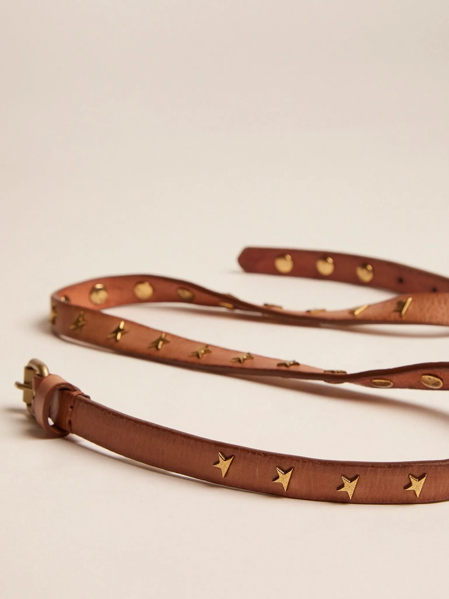 New Cinto Molly de couro marrom com tachas em forma de estrela MULHER Cintos