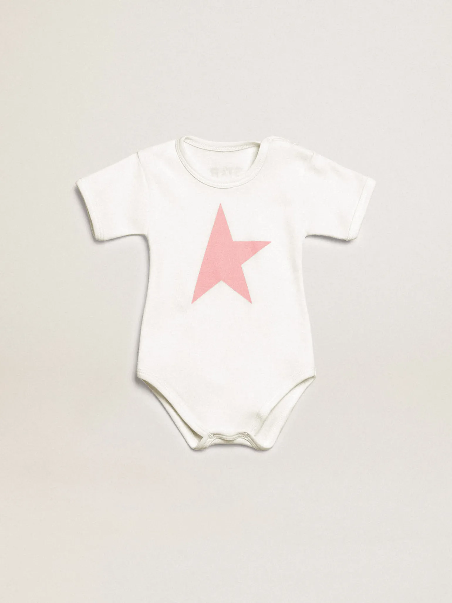 Shop Conjunto de presente branco com acabamento e logo rosa Recem-Nascidos
