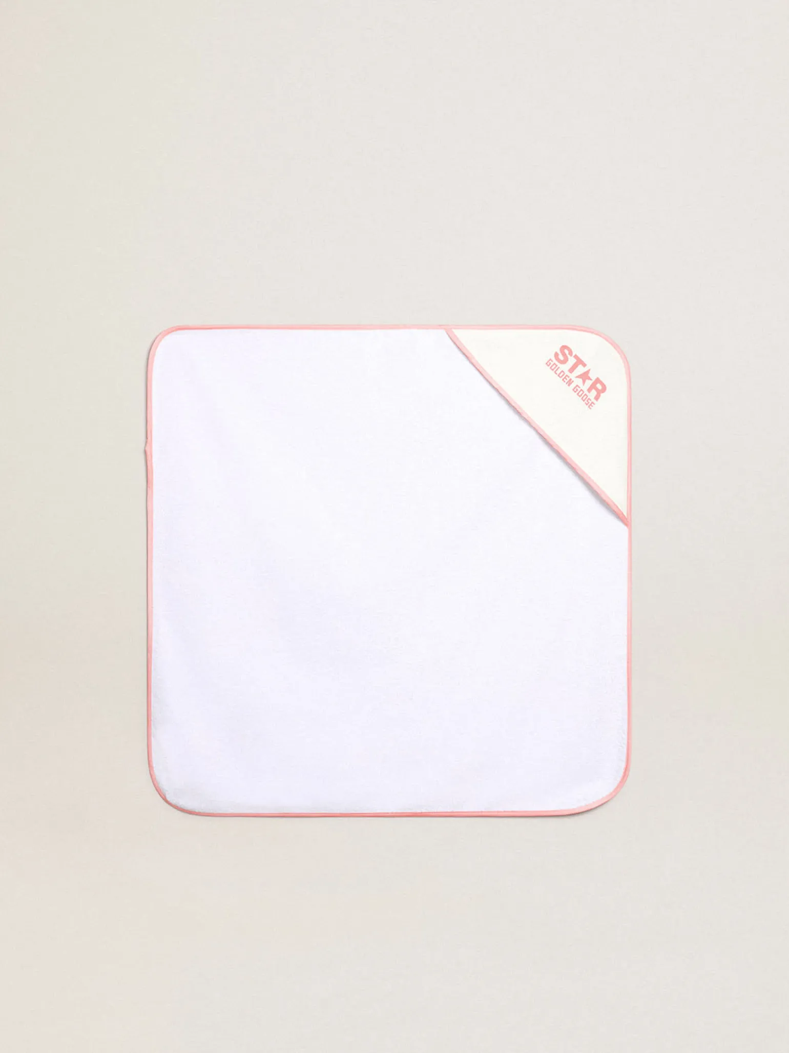Shop Conjunto de presente branco com acabamento e logo rosa Recem-Nascidos