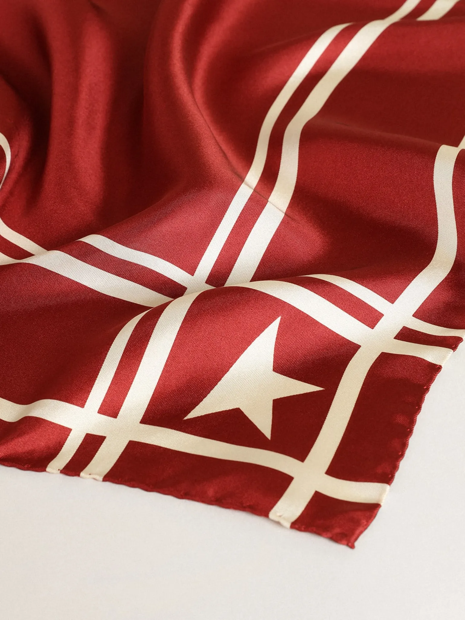Sale Lenço vermelho com listras e estrelas brancas contrastantes MULHER Sedas e Echarpes | Beachwear