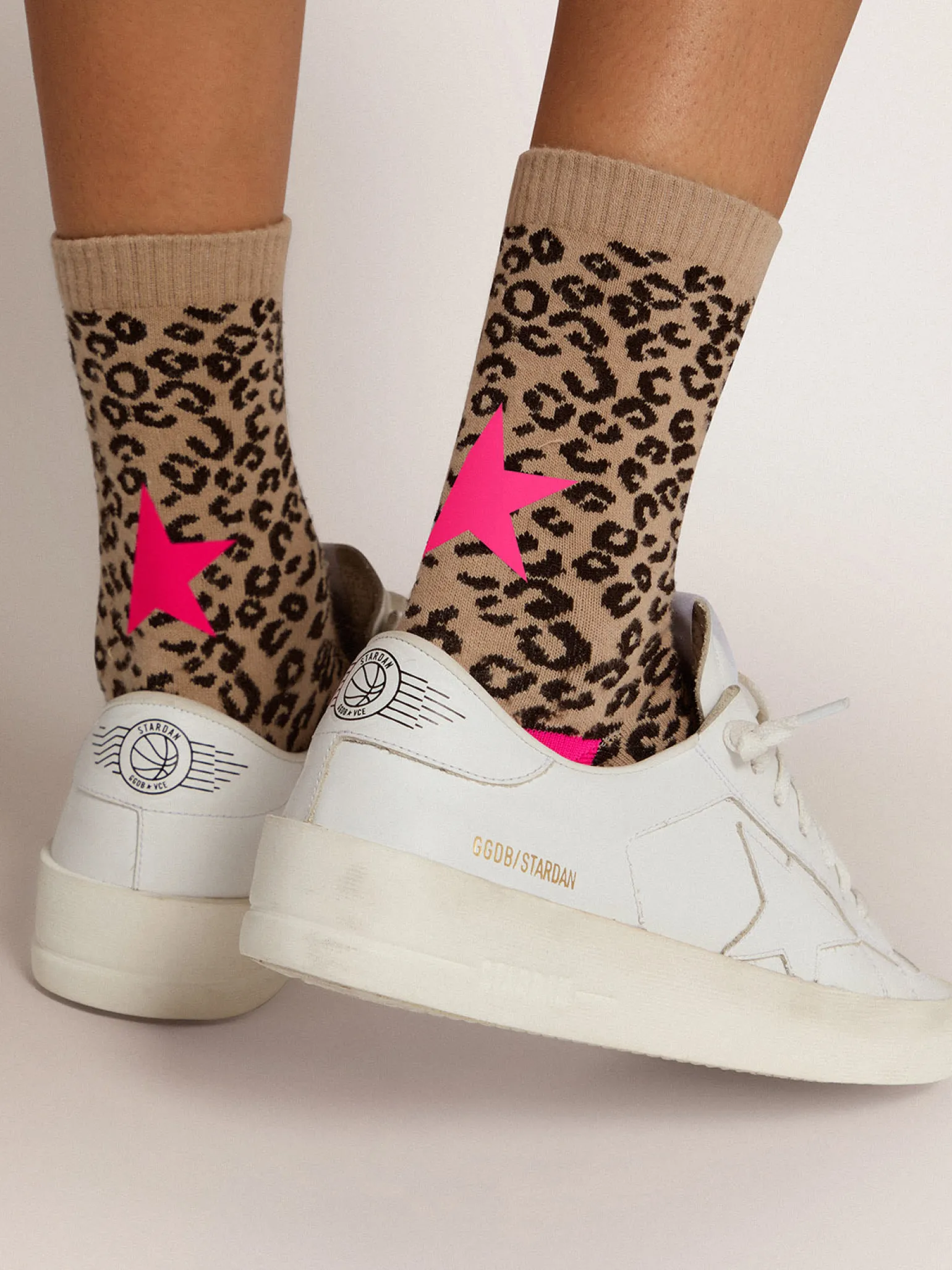 Hot Meias com estampa animal print e fundo areia com detalhes fúcsia MULHER Meias | Meias