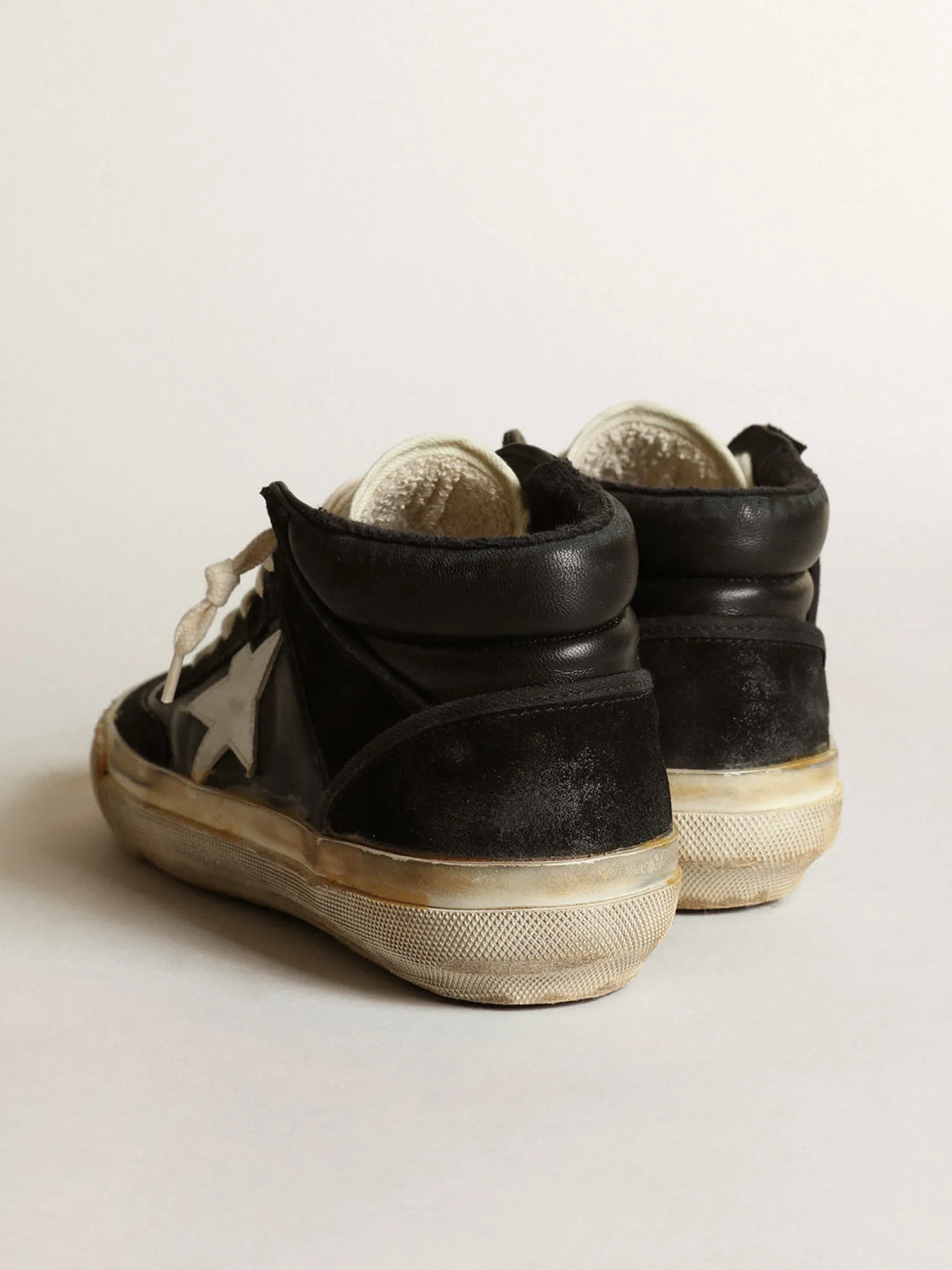 Sale Mid Star Feminino de napa e suede pretos com estrela branca MULHER Mid Star