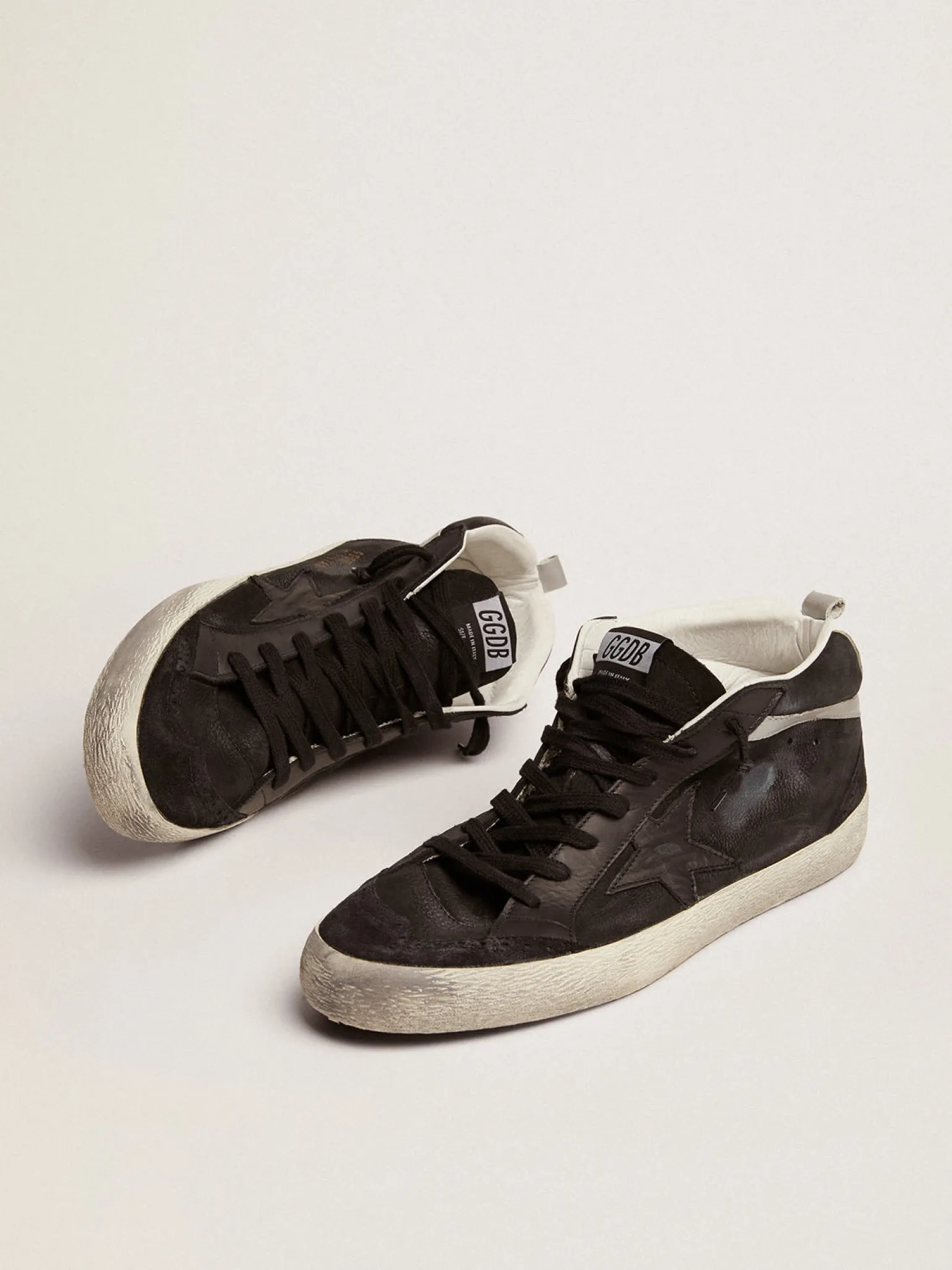 Best Sale Mid Star masculino de nubuk com estrela de couro preto e lista prateada Mid Star