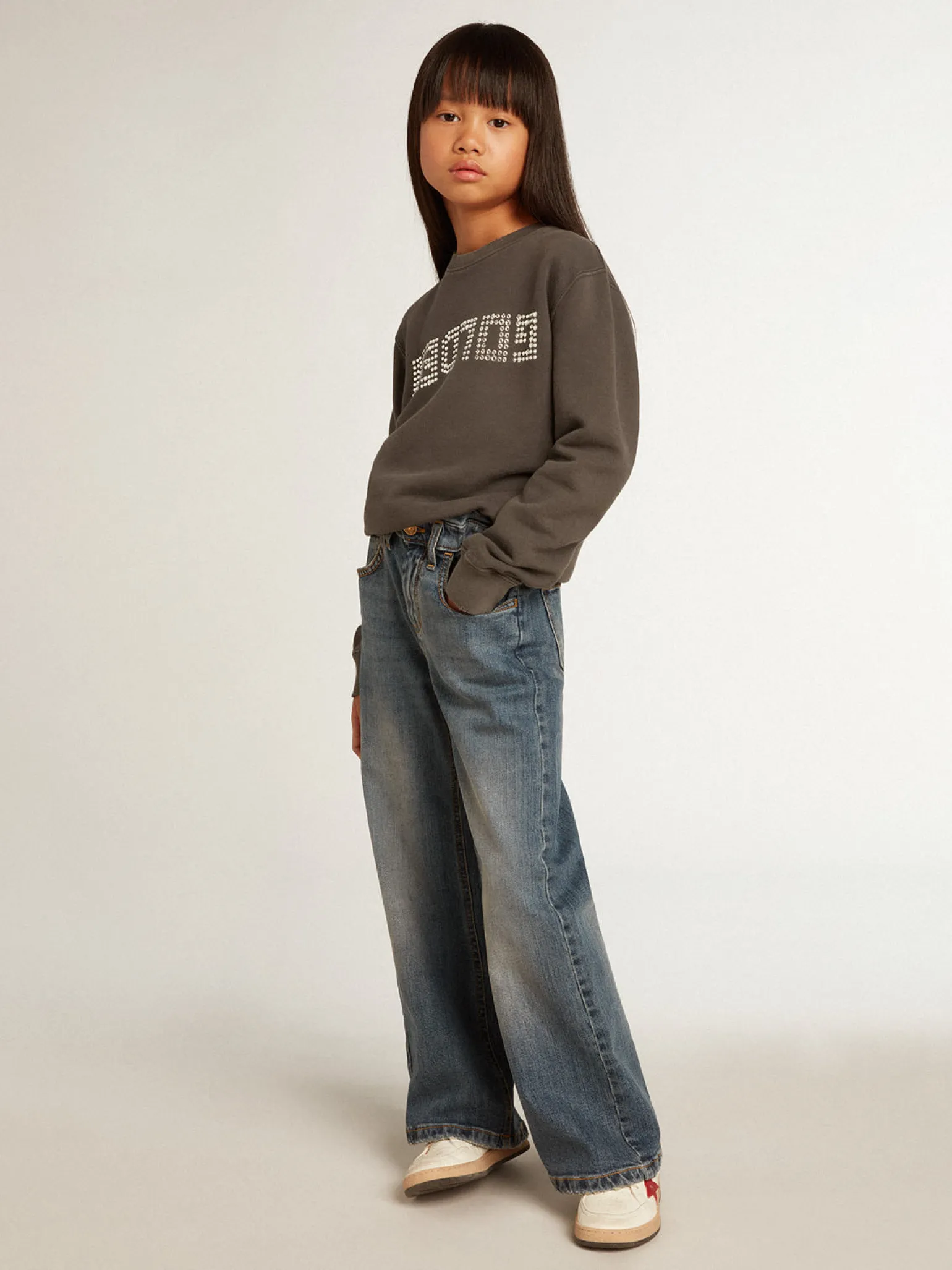 Online Moletom cinza com tratamento desgastado e escrita com cristais Roupas de cima (4-12 years)