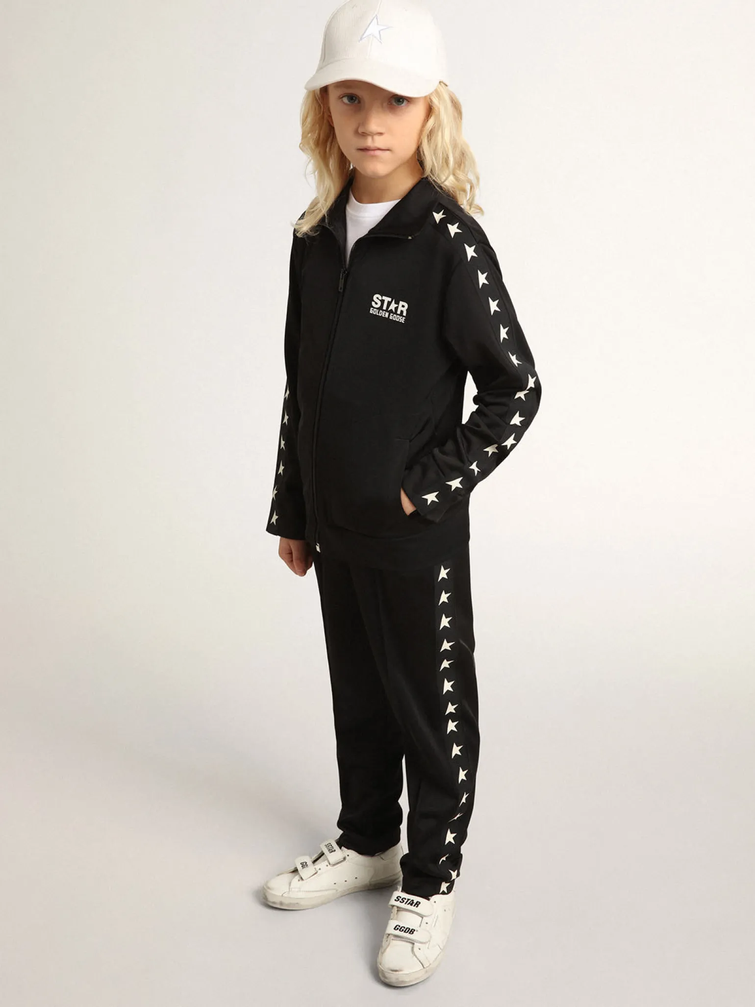 Online Moletom preto com zíper e estrelas brancas em contraste Roupas de cima (4-12 years) | Roupas de cima (4-12 years)