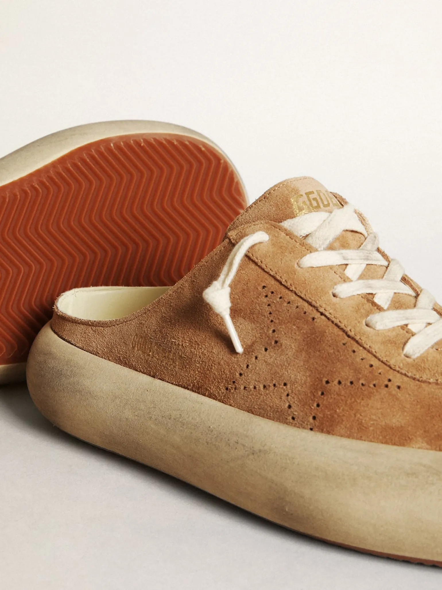Clearance Mule Space-Star feminino de suede cor tabaco com estrela perfurada MULHER Space-Star