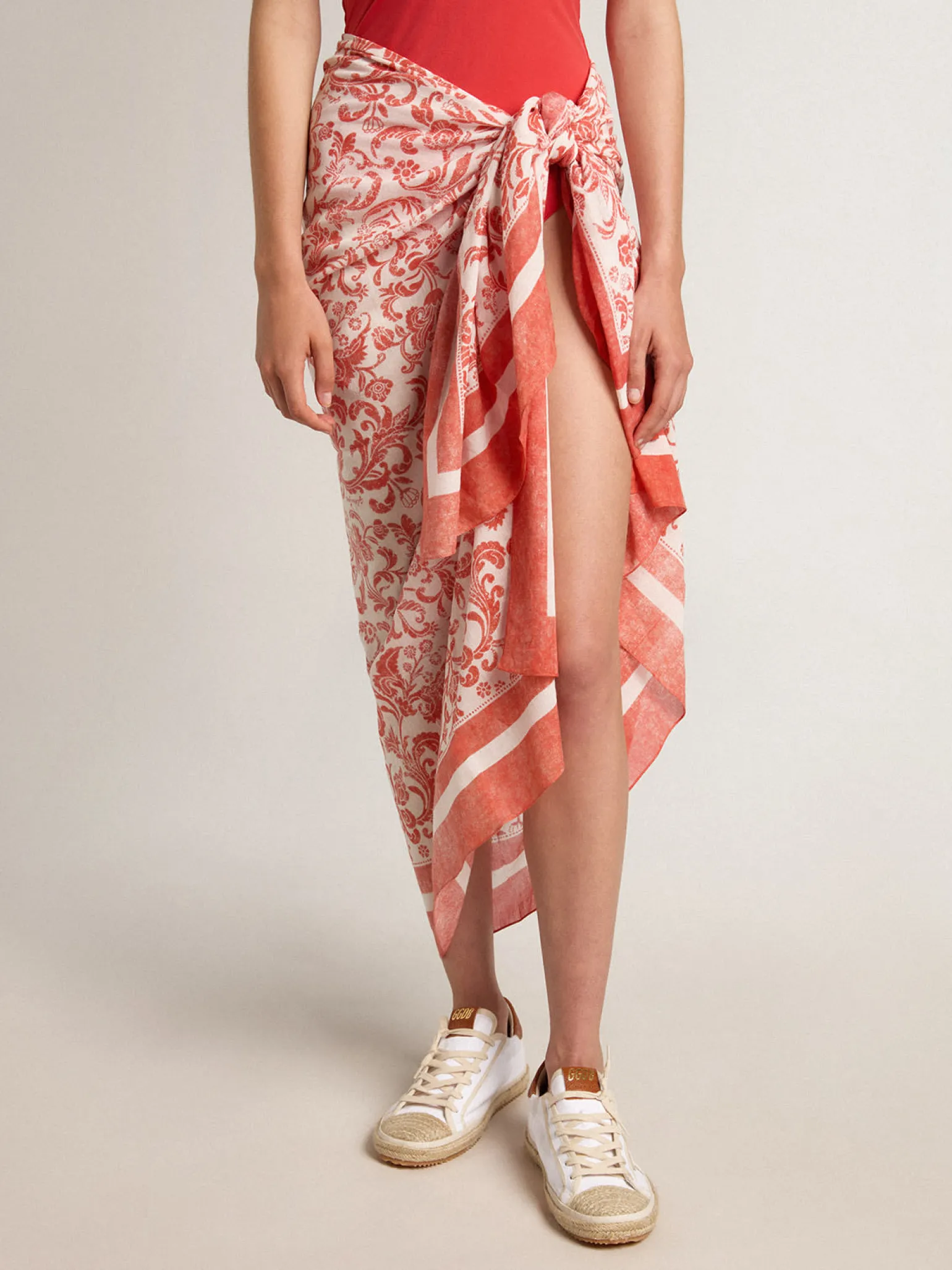 Fashion Pareô de voile de algodão com estampa branca e vermelho coral all-over MULHER Beachwear