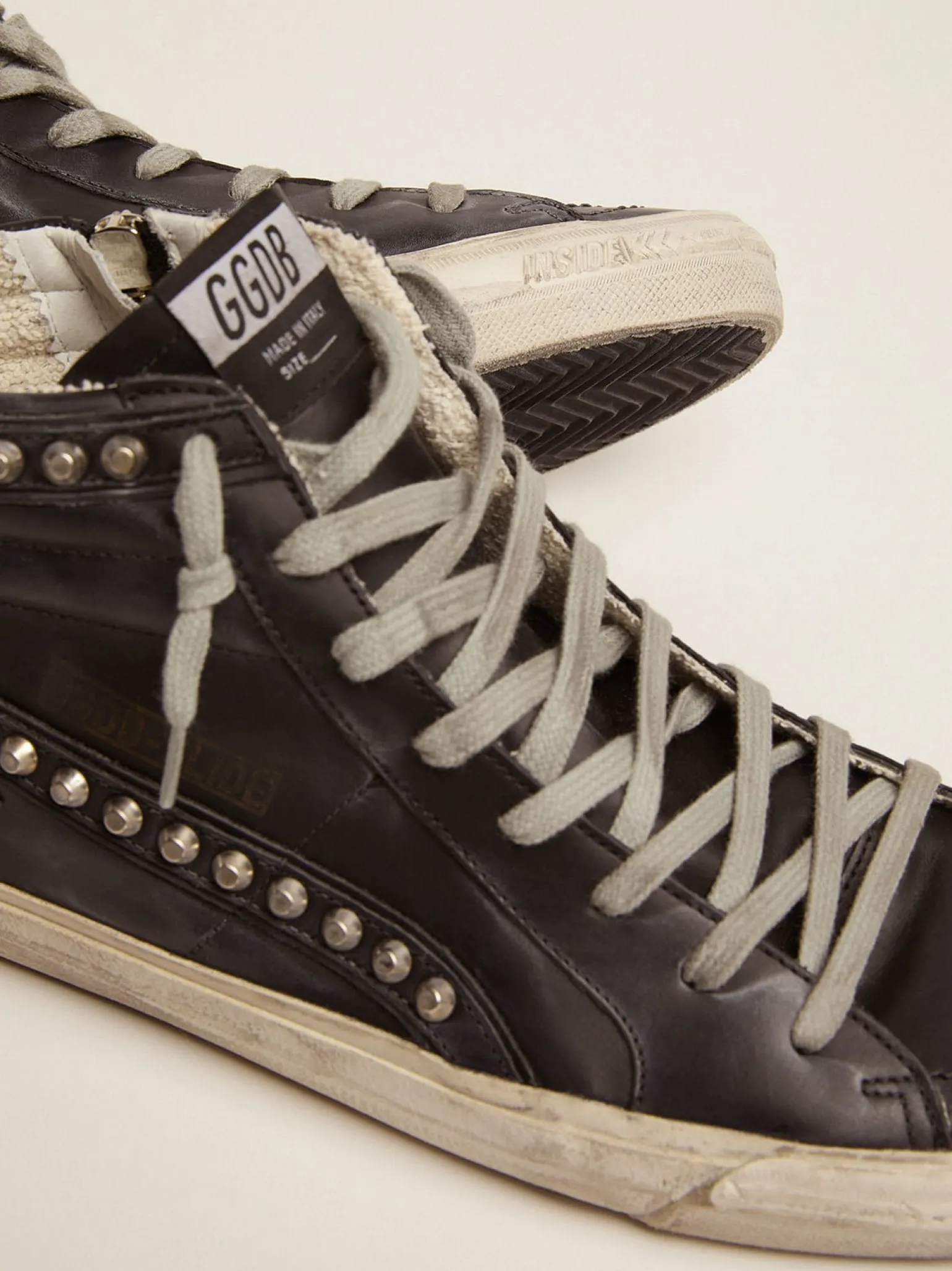 Hot Slide masculino preto com tachas aplicadas Slide
