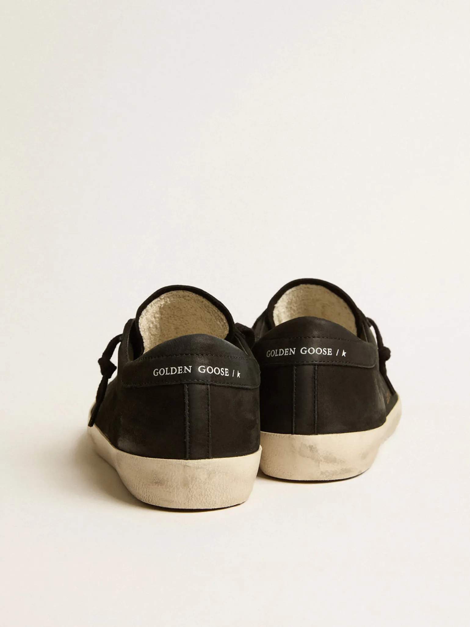Online Super-Star de nubuk preto com estrela perfurada e talão de nubuk preto Super-Star