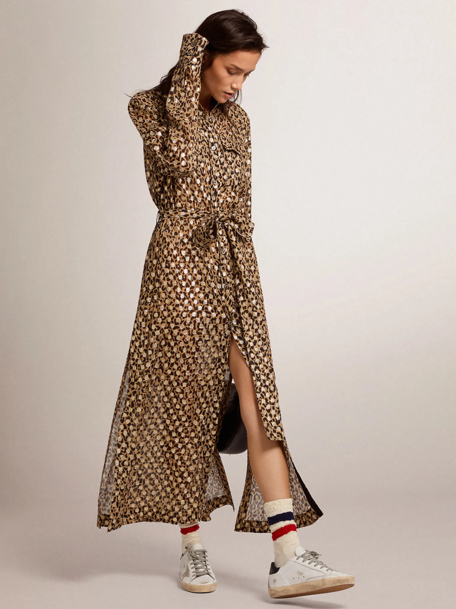 Outlet Vestido chemise feminino com estampa animal print e fio coupé dourado MULHER Vestidos e macacões