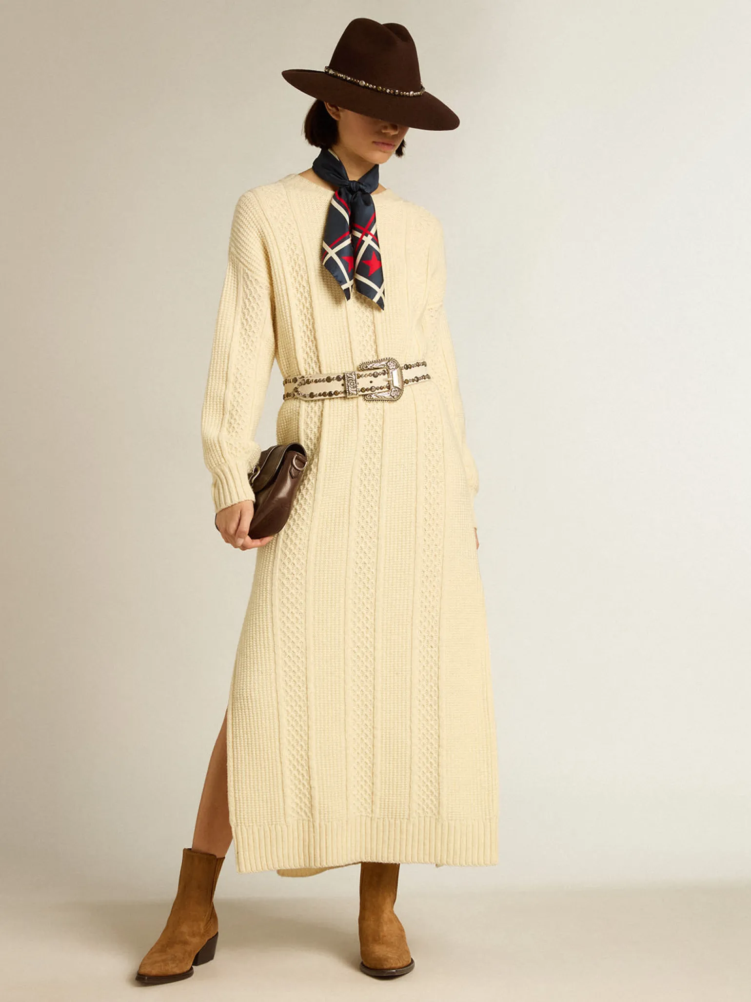 New Vestido de lã com bordado nas costas MULHER Vestidos e macacões